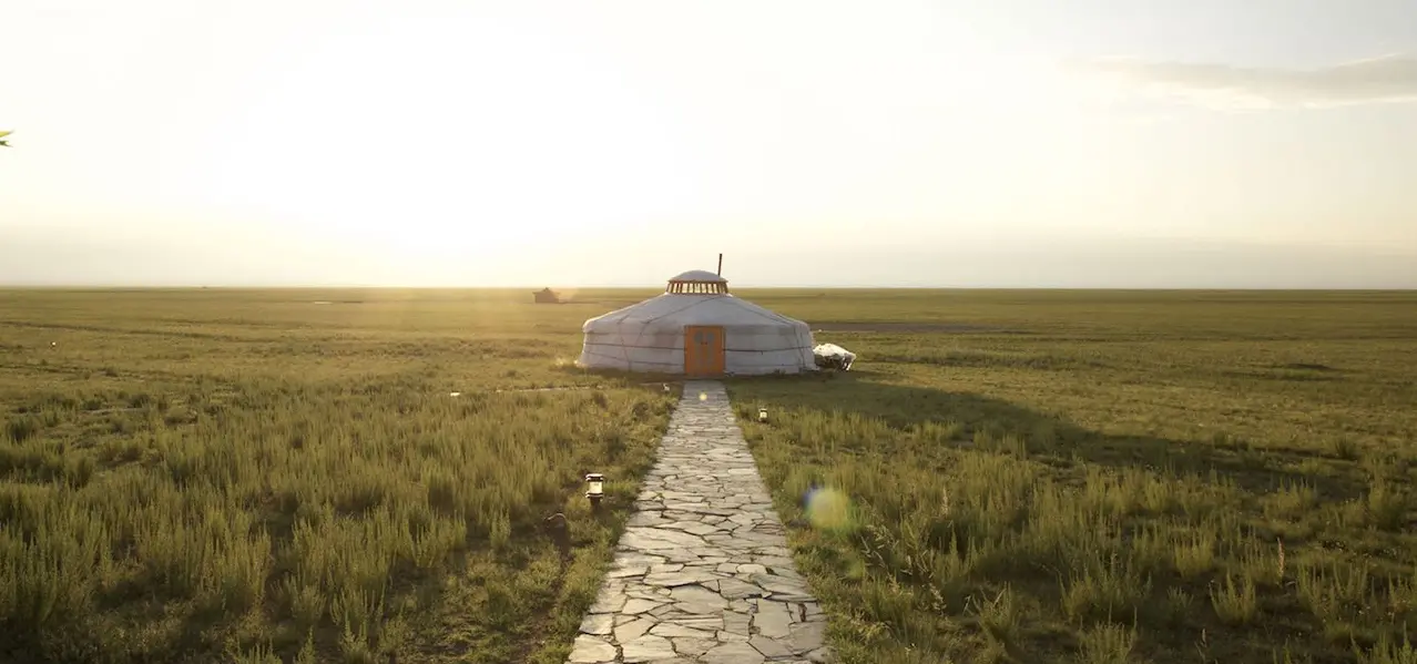 ORIGINAL GLAMPING - LUXURY CAMP WORLDWIDE - NUUK FJORD - CANADA - THREE CAMEL LODGE - MONGOLIA